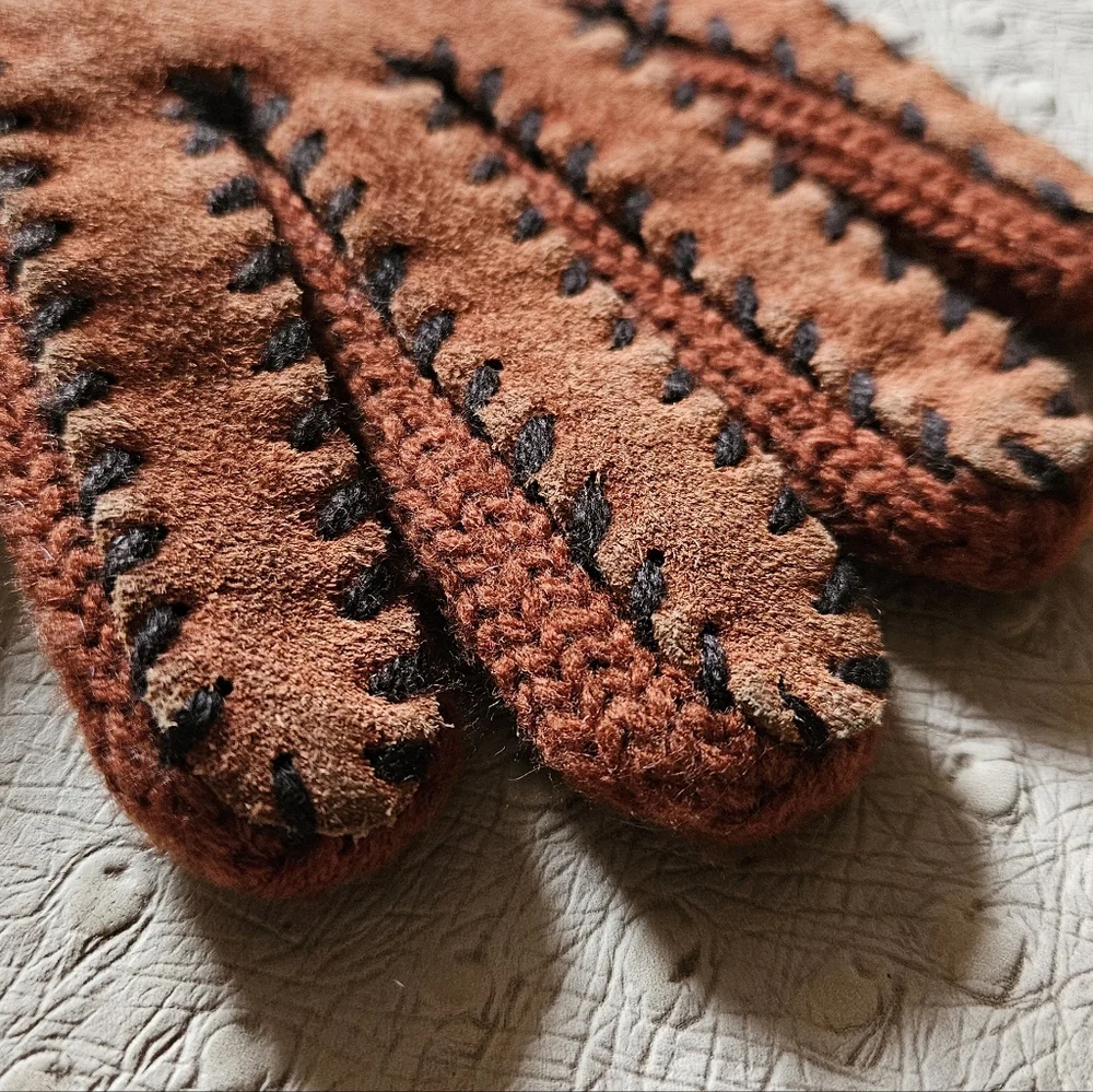 Vintage NOS Van Raalte Brown Acrylic And Leather Suede Gloves - Picture 3 of 7
